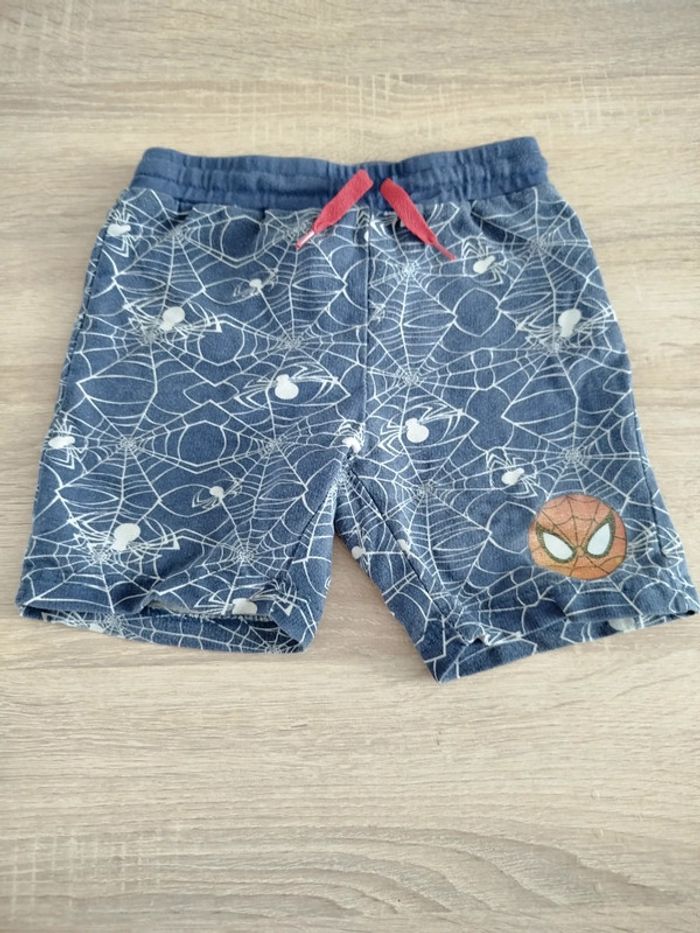Short léger Spiderman