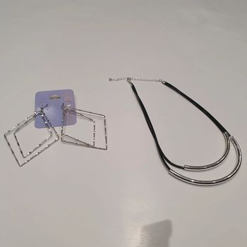 Collier et boucles d'oreilles