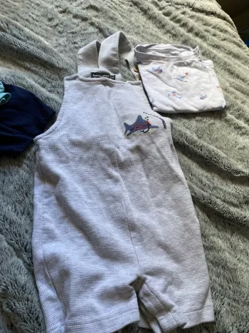 Salopette et t shirt in extenso requin garçon 24 mois
