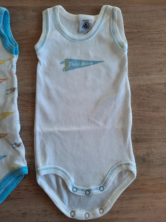 Lot 3 bodies Petit Bateau sans manches 3 mois ou 60 cm - photo numéro 9