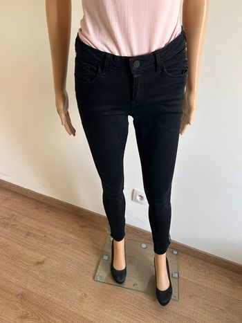 Pantalon noir et argenté Mango taille 36 jamais porté