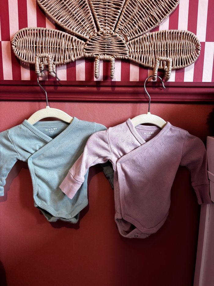 Lot bodies 1 mois - photo numéro 2