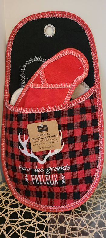 Lot de chaussons invités La Nuit Carreaux rouges