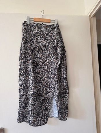 Jupe fluide avec fente 