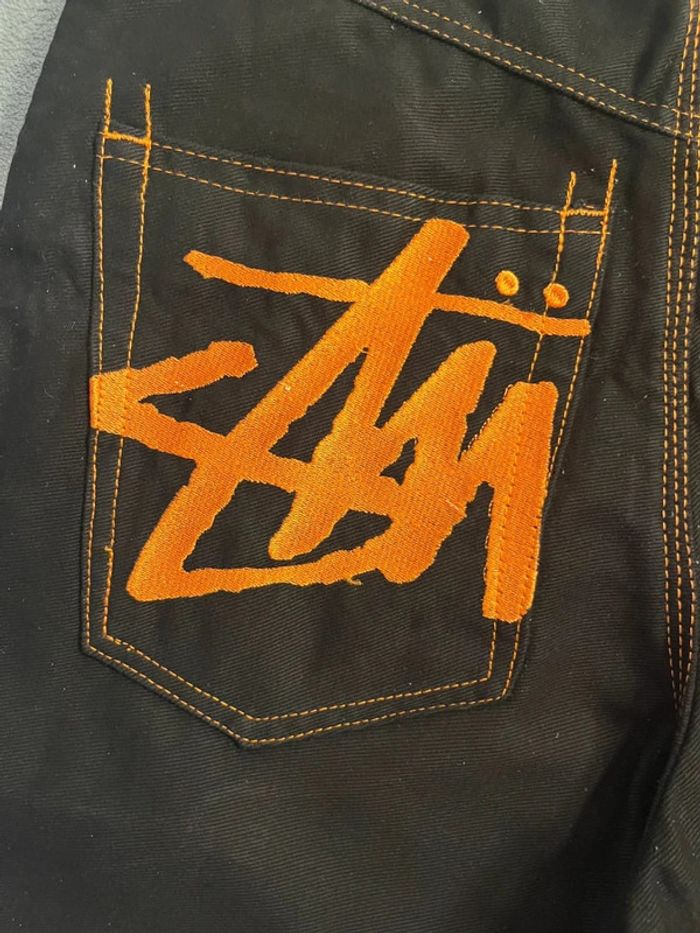 Short/Jort Stussy Black Embroidered Orange Big Logo Back – Taille M - photo numéro 2