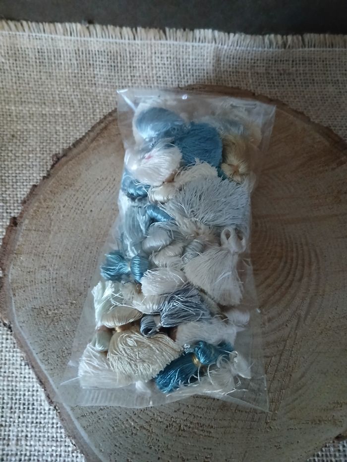 Lot de 50 pompons glands bleu blanc crème - photo numéro 4