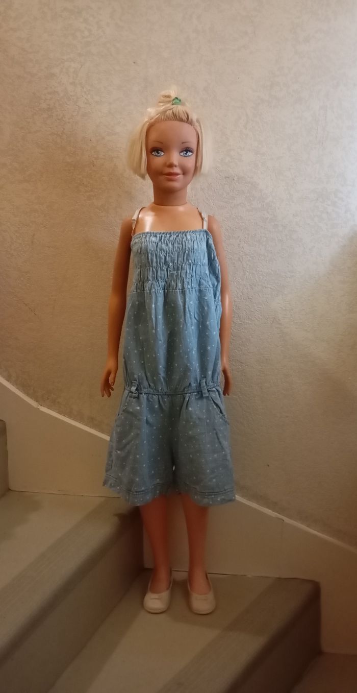 Combishort , 12 ans, coton bleu clair, étoiles blanches ,bretelles réglables ,taille élastique,2 poches . Très bon état. - photo numéro 2
