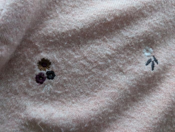 Pull laine rose à petites fleurs brodées - 3A - Gémo - photo numéro 3