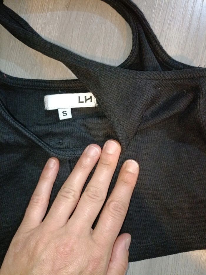 Crop top manche courte Noir La halle Tailles S avec bouton Très bon état - photo numéro 3