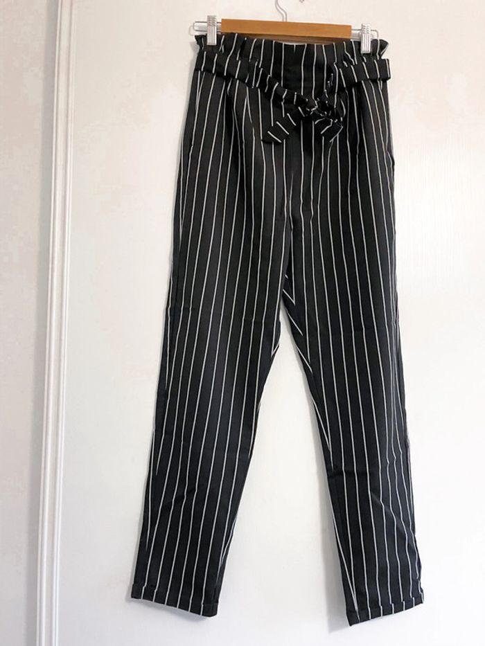 Pantalon noir et blanc à rayures Kiabi - photo numéro 4
