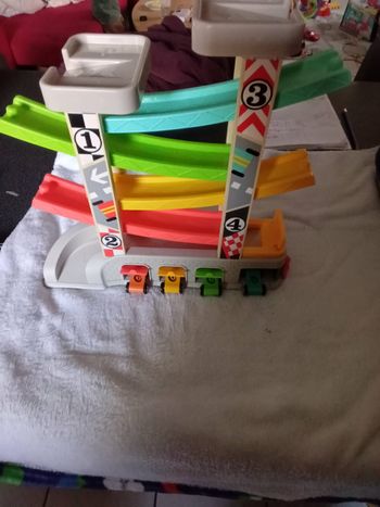 Jouet garage avec voitures en bois