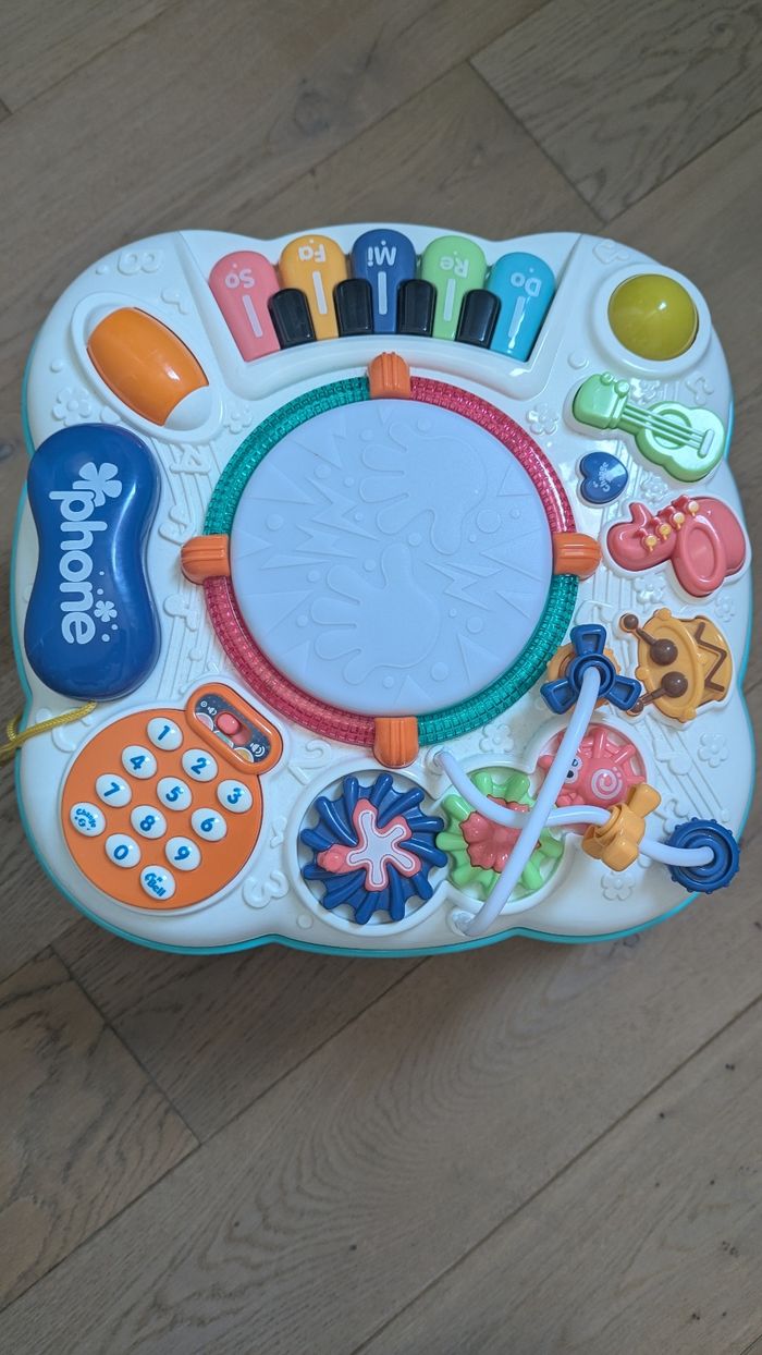 Table d'activité bébé - photo numéro 1