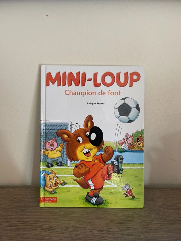 Livre mini loup champion de foot