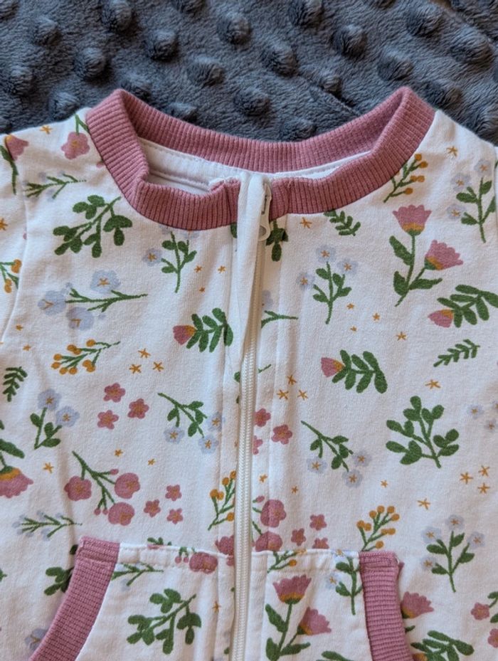 grenouillère bébé à fleurs - taille 62 cm - excellent état - photo numéro 2