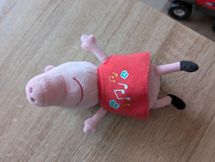 Peluche Peppa pig musicale - photo numéro 2