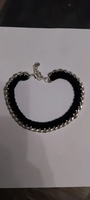 Collier marine et argenté. Fantaisie.neuf
