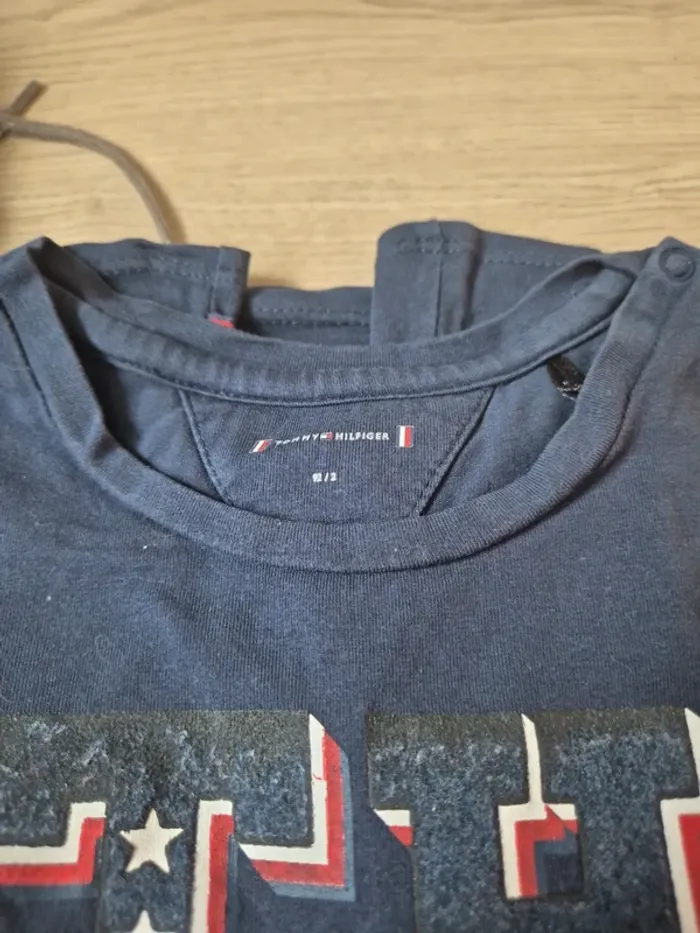 Tshirt Tommy Hilfiger 2 ans - photo numéro 3