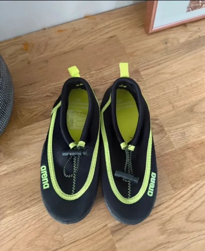 Chaussure de sport aquatique noire Arena 33