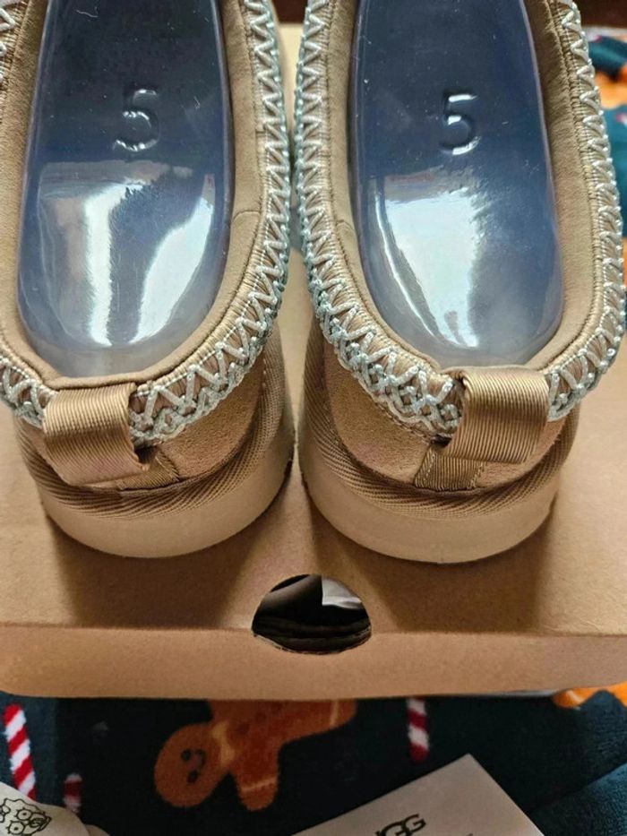 Ugg tazz couleur sable Taille 37 - photo numéro 2