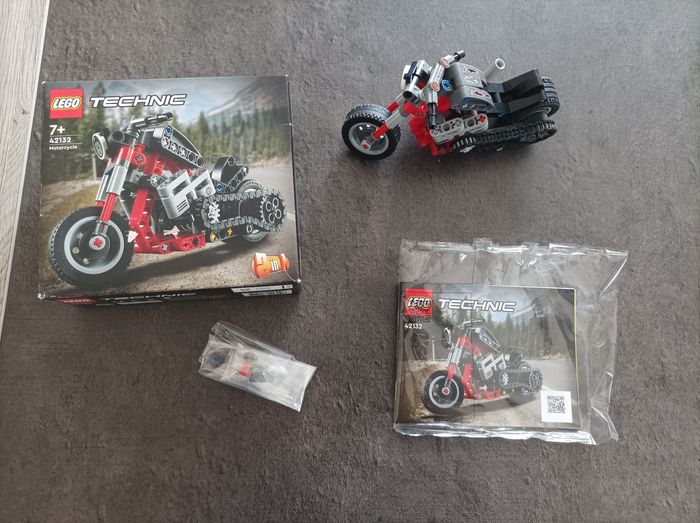 Lot Lego Ninjago et Moto Lego Technic - photo numéro 4