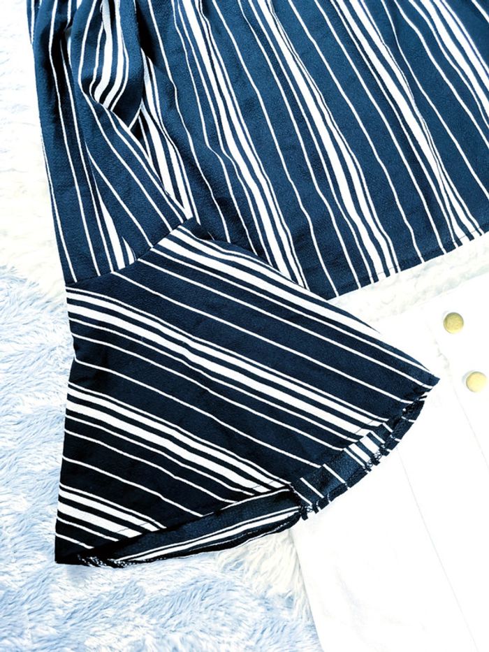 Top rayé noir et blanc à épaules dénudées et manches évasées - T.S ou T.36 🖤 - photo numéro 2