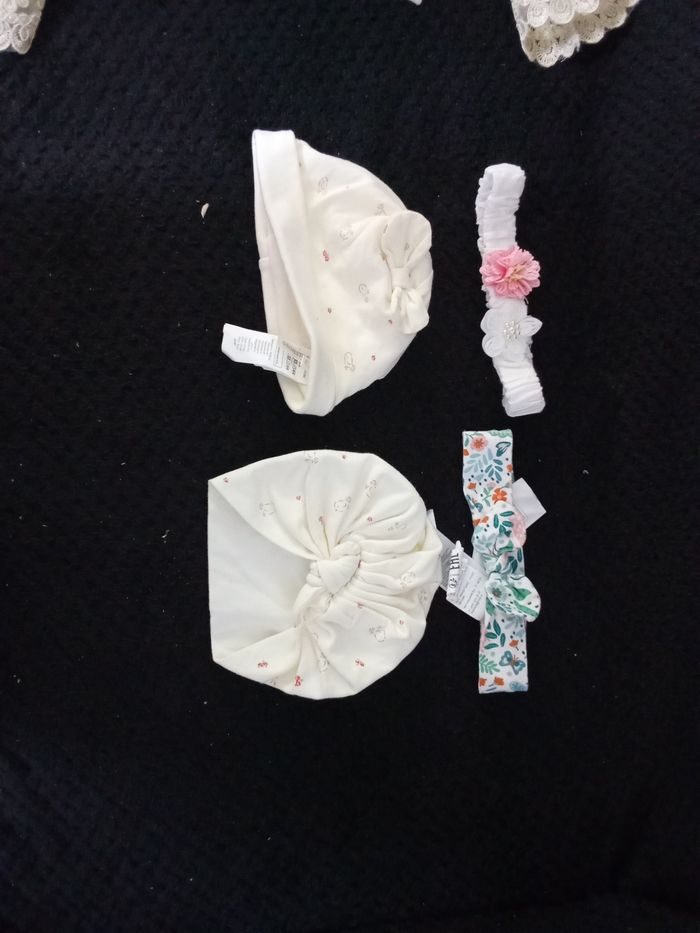 Lot bonnets et accessoires