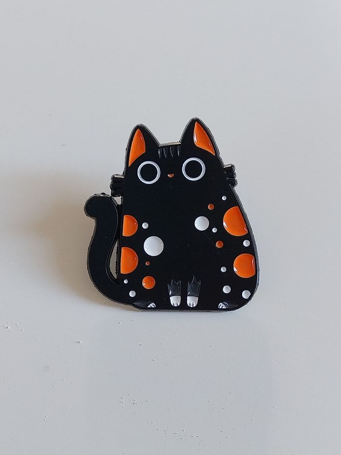 Pin chat noir et orange