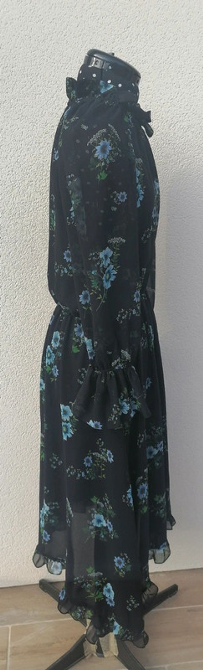 Robe mi-longue froufrou noir fleurs bleu vert Taille S Claudie Pierlot - photo numéro 3