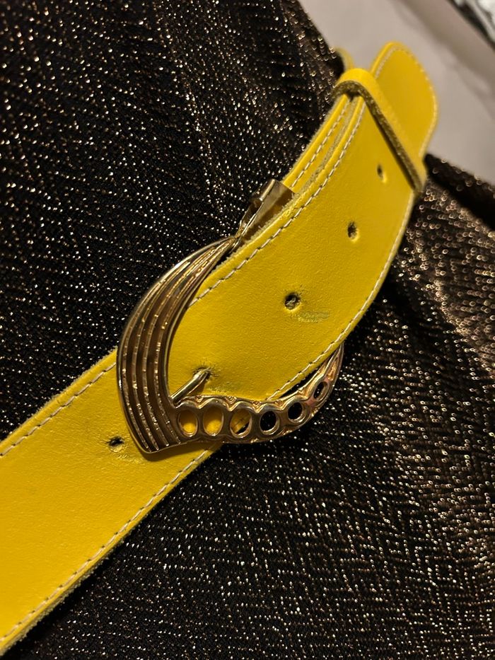 Très jolie ceinture vintage en croûte de cuir jaune - photo numéro 3
