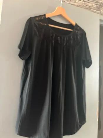 Tee shirt noir dentelle haut en XL