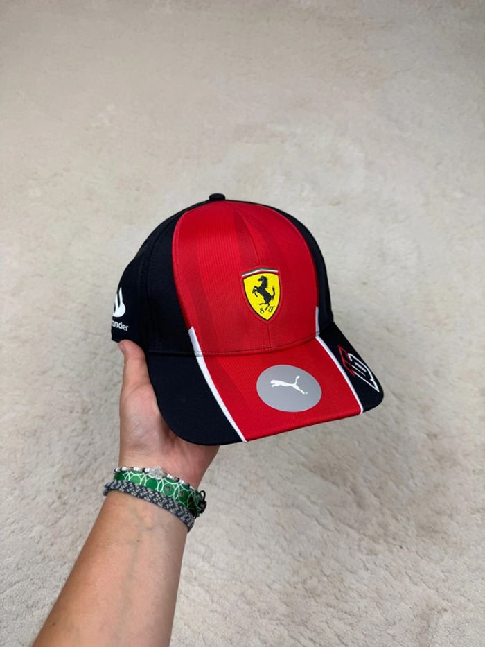 Casquette Ferrari Puma F1 16 Charles Leclerc Rouge et Noir Neuve