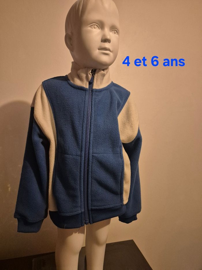 Veste polaire 4 et 6 ans
