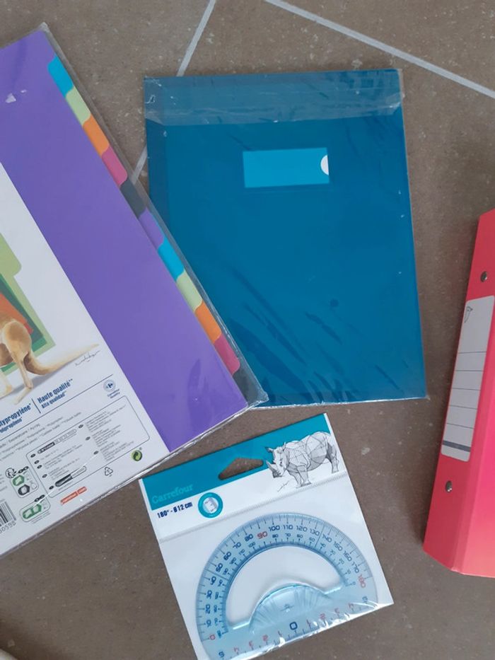 Lot de fournitures scolaires - photo numéro 3