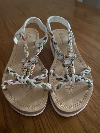 Sandales légèrement compensées neuf