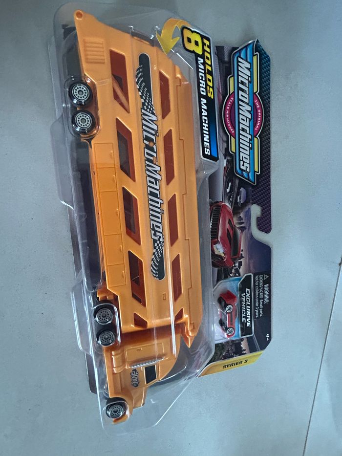 Camion porte voitures micromachines