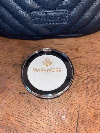 Très belle poudre pour femme