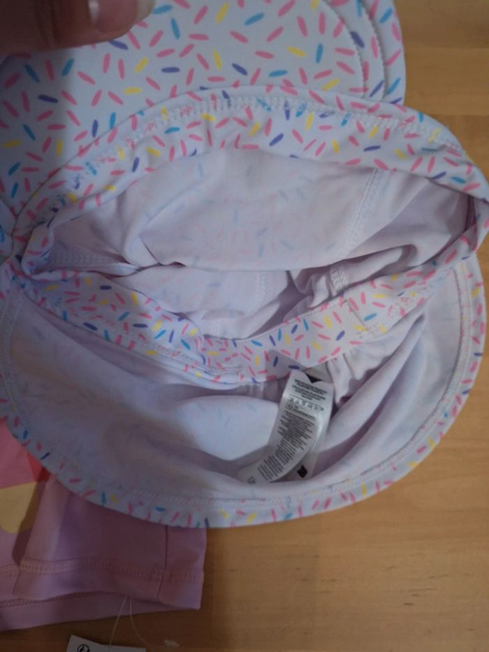 Maillot de bain (T-shirt + chapeau upf50+) pour fille taille 12mois marque tex neuf avec étiquette - photo numéro 4