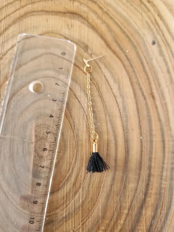 Boucles d'oreilles fantaisies dorées fils noirs - photo numéro 2