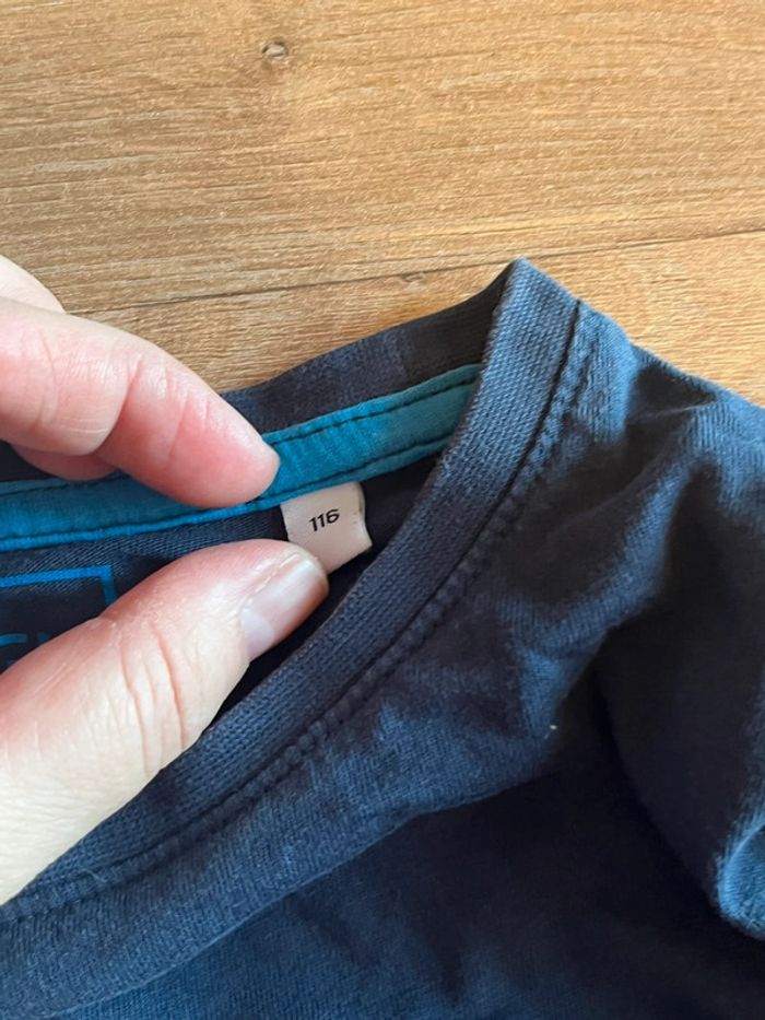 Je vend un tee shirt garcon enfant 6 ans tres bon état - photo numéro 3