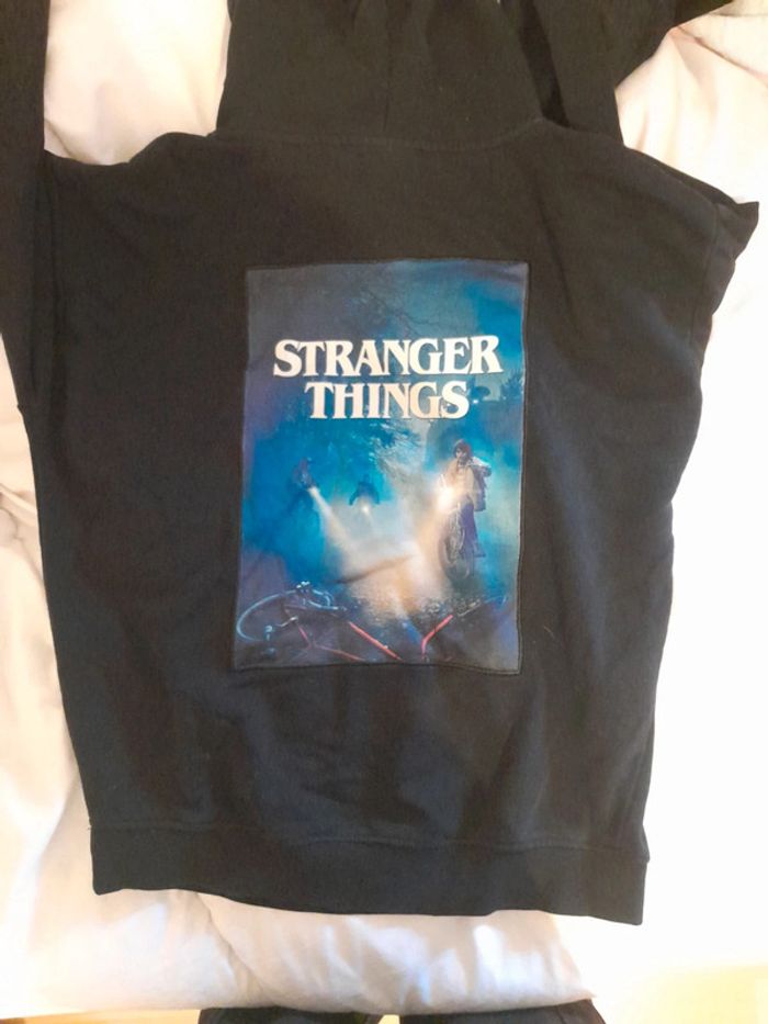Pull à capuche stranger things - photo numéro 2