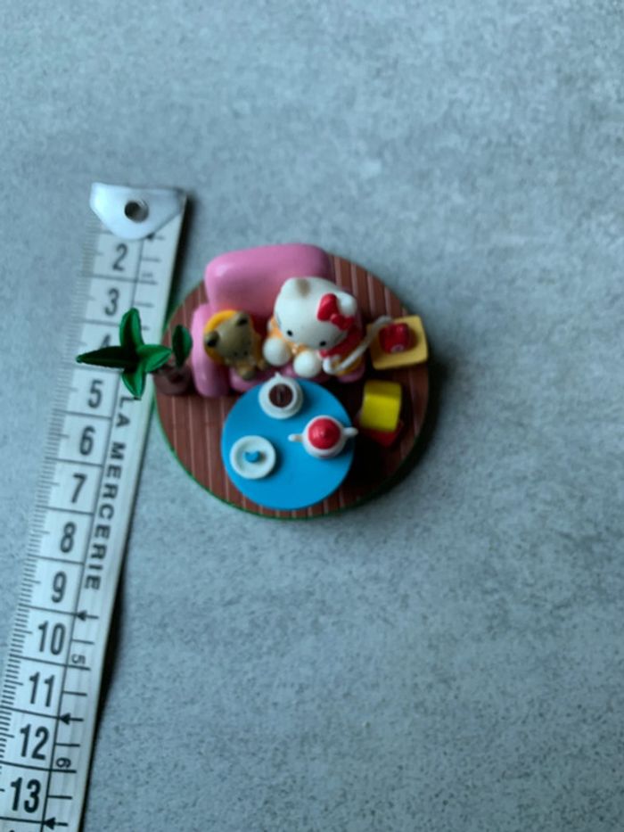 Acheté au Japon an 2010 figurine scène hello kitty de 2005 trop belle - photo numéro 2
