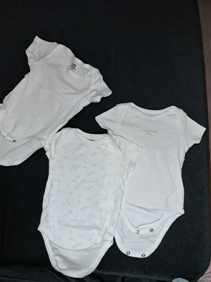 Lot 2 bodies nuages + 1 body offert - photo numéro 2