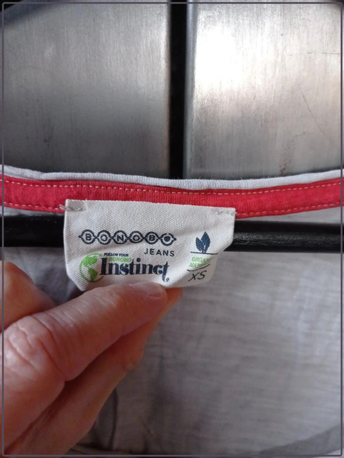 Tee-shirt manches courtes Bonobo taille XS bon état - photo numéro 3