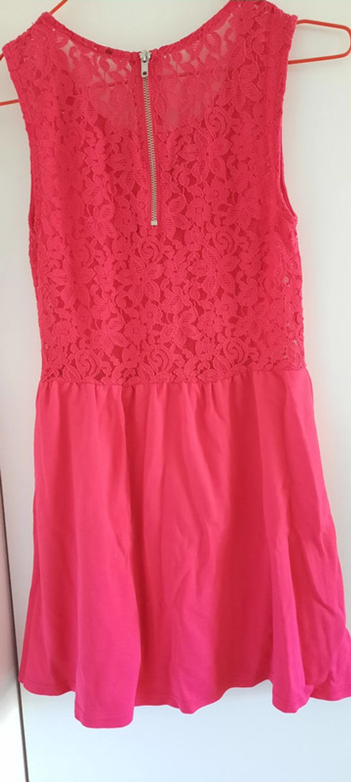 Robe courte dos dentelle - photo numéro 2