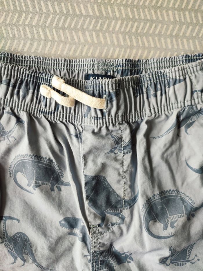 Short garçon motif dinosaures – Taille 9 ans
Marque : Kiabi - photo numéro 4