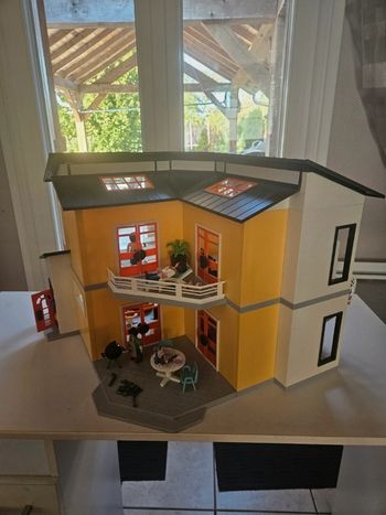 Maison moderne playmobil 9266 entièrement équipée