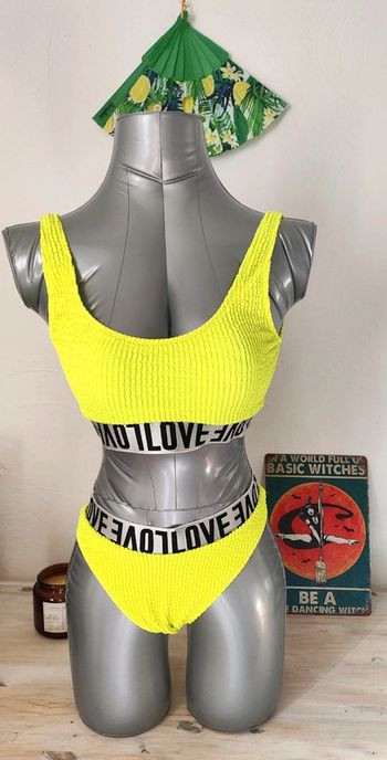 Ensemble de pole Caution Love