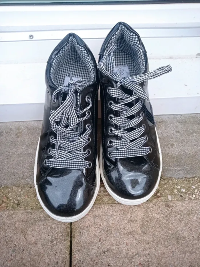 Chaussures a lacets noir brillante - photo numéro 3