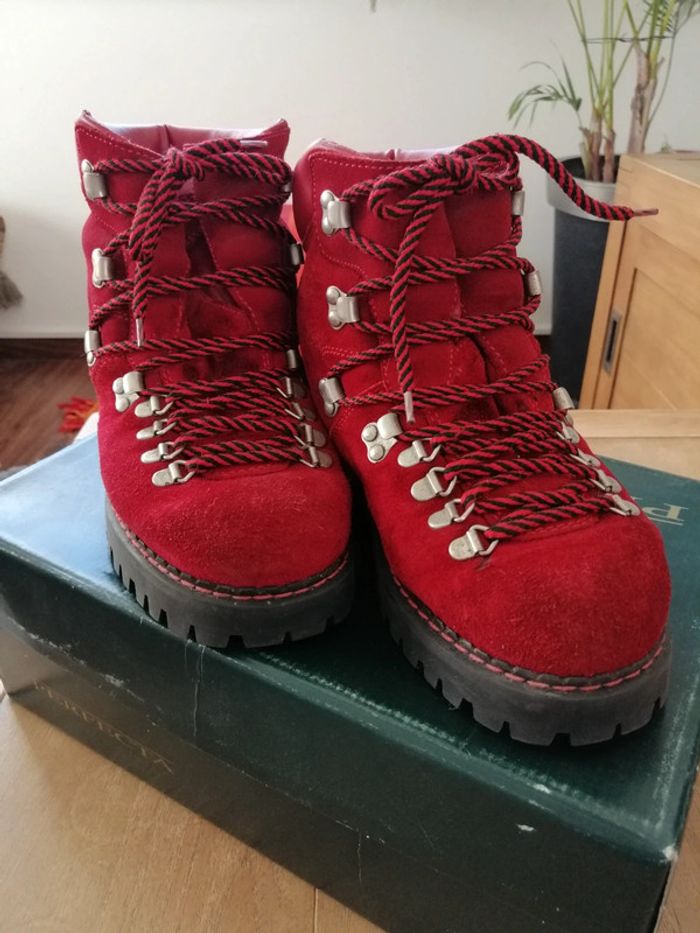 Chaussures montantes à lacets