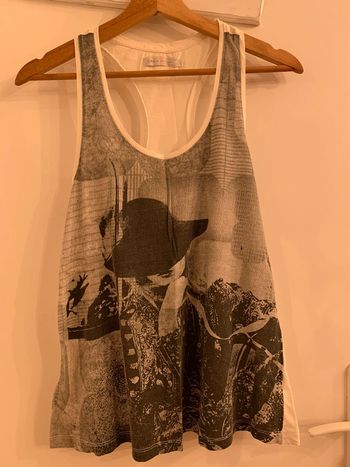 Tee-shirt top débardeur femme Only Visuel dame avec chapeau/ top modèle gris et noir